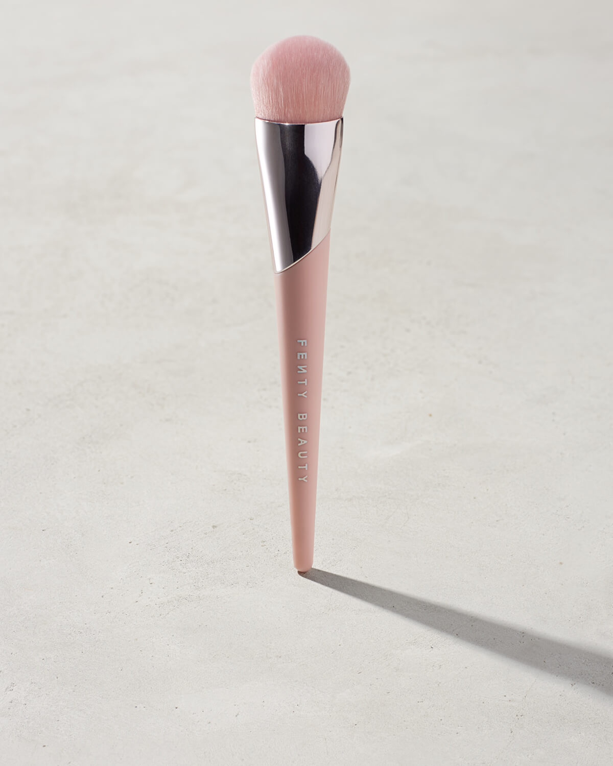 22551.jpg Full-Bodied Foundation Brush 110 - Image 1