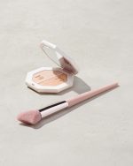 Cheek-Hugging Highlight Brush 120 - Image 3