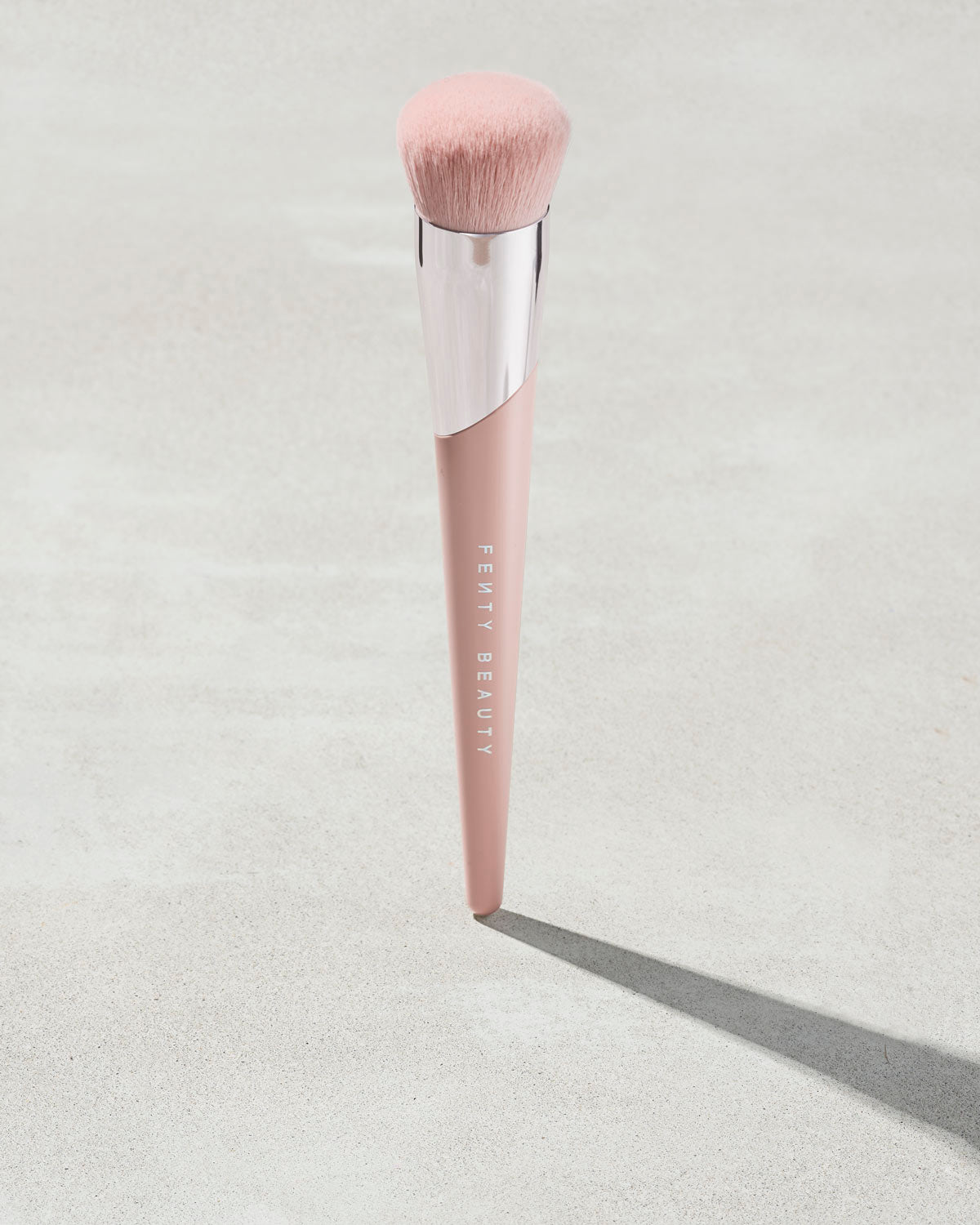 36747.jpg Kabuki-Buff Foundation Brush 115 - Image 1
