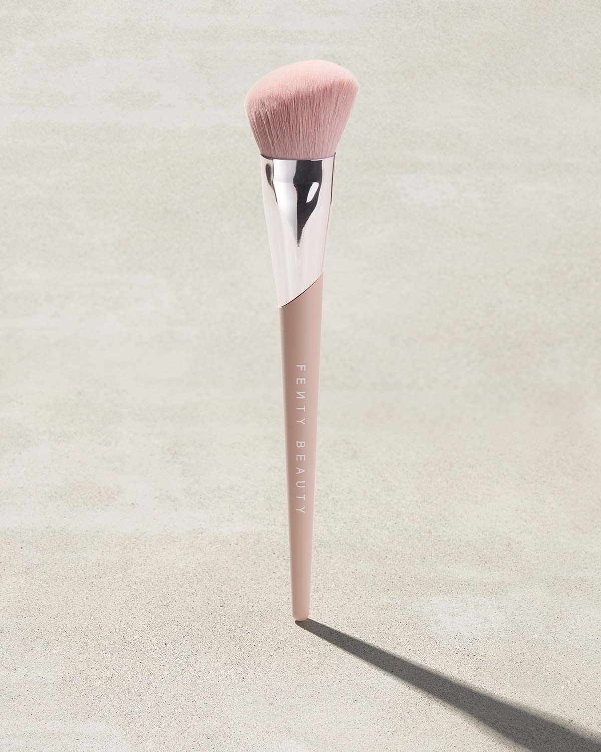42880.jpg Face Shaping Brush 125 - Image 1