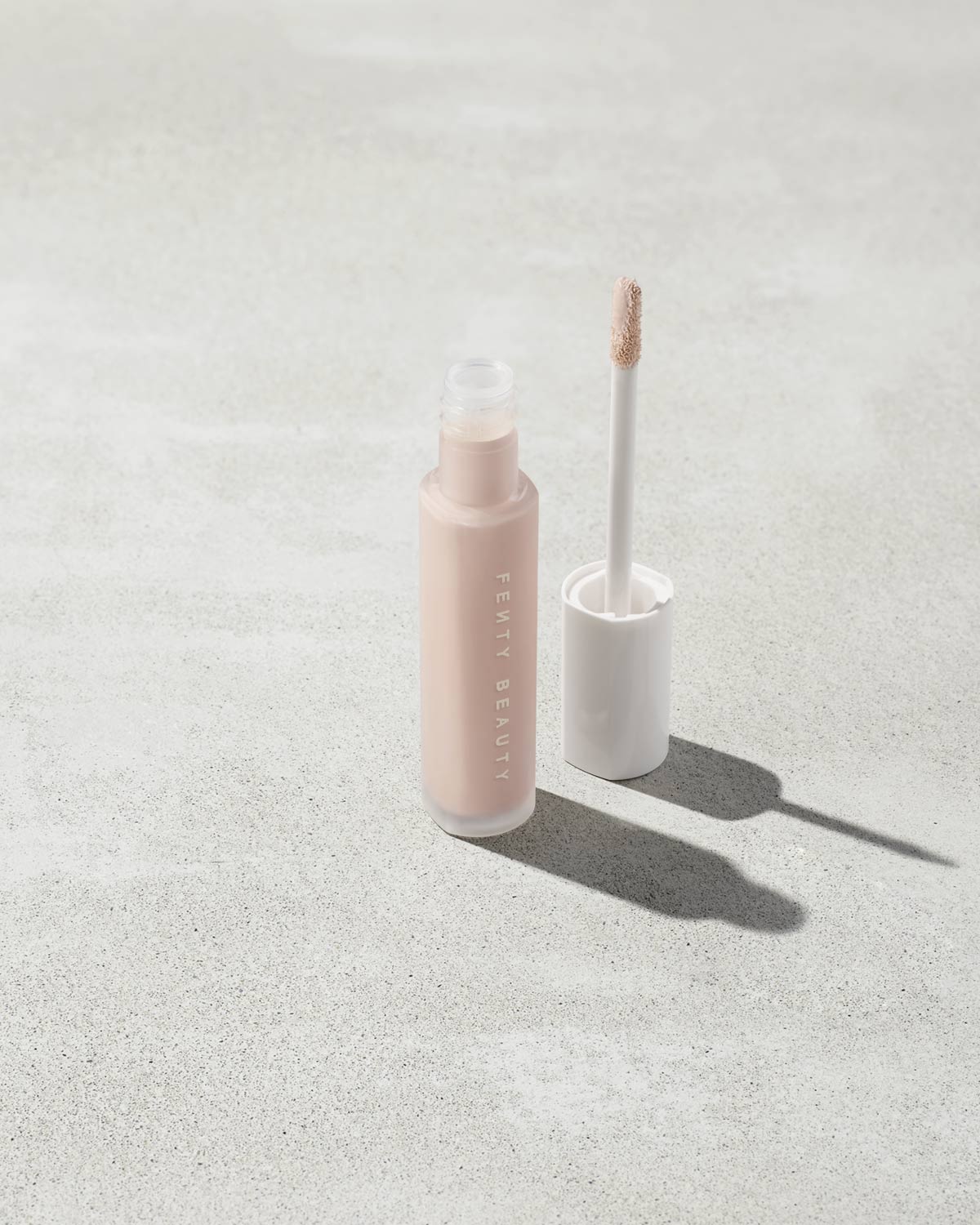 FB30010_FB1100_alt1.jpg Pro Filt'r Instant Retouch Concealer - #100 - Image 1