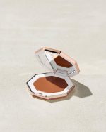 Cheeks Out Freestyle Cream Bronzer - Hunnie Glaze
