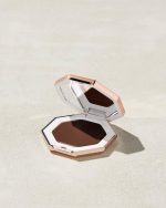 Cheeks Out Freestyle Cream Bronzer - Chocolate