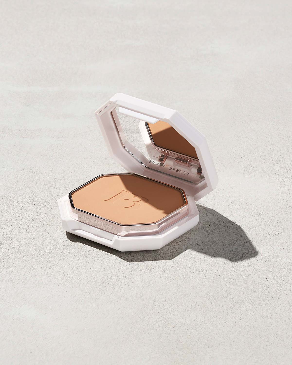 FB30026_FB0250.jpg Pro Filt'r Soft Matte Powder Foundation - #250 - Image 1