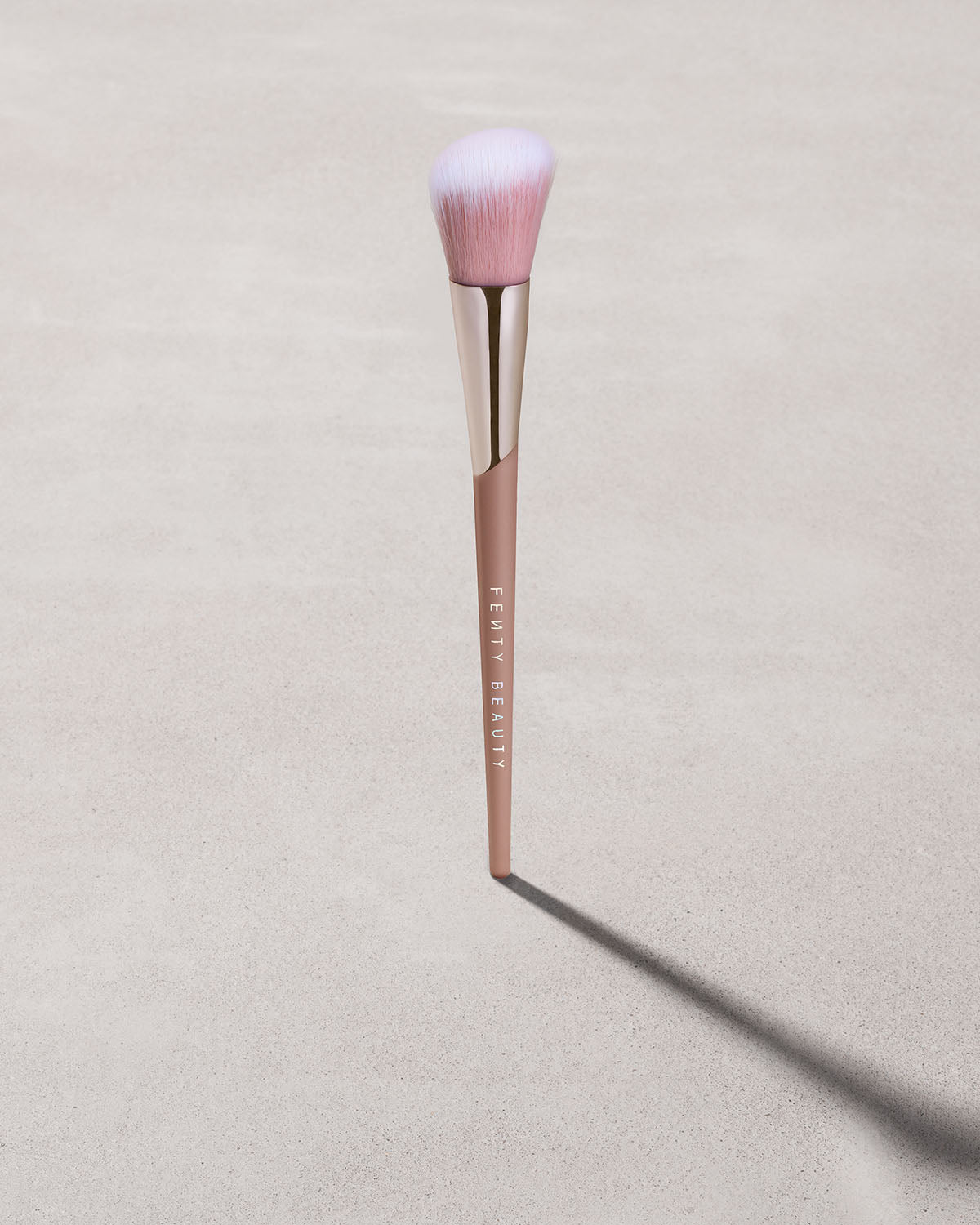 FB_FALL24_T2PRODUCT_ECOMM_BLUSHBRUSH_155_STANDING_sRGB72.jpg Blush Brush 155 - Image 1