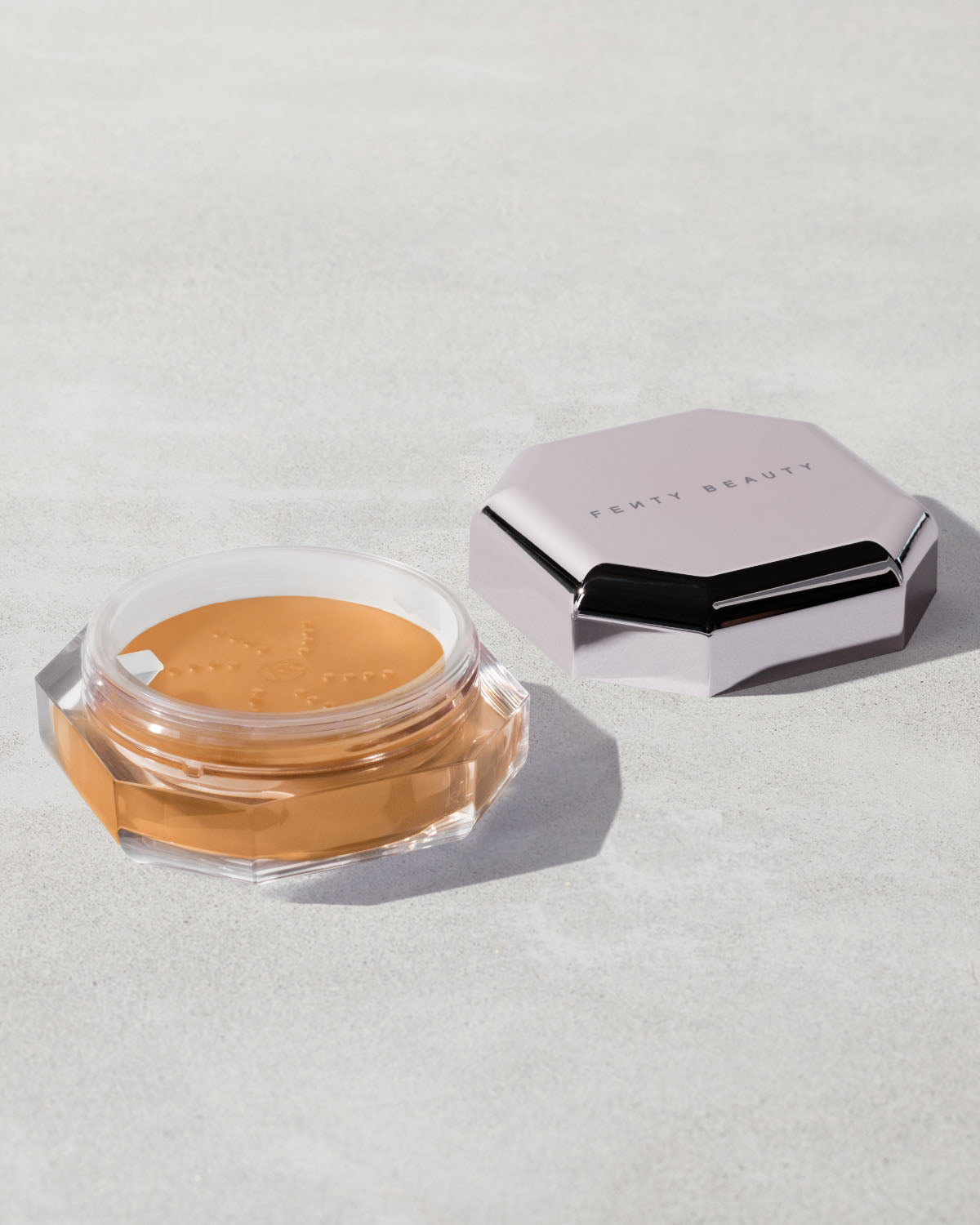 FB_FALL25_T2PRODUCT_ECOMM_SET-IT-DOWN_HONEY_1200x1500_72DPI.jpg Set it Down Superfine Blurring Setting Powder - Honey - Image 1