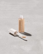 We're Even Hydrating Longwear Concealer - 220W