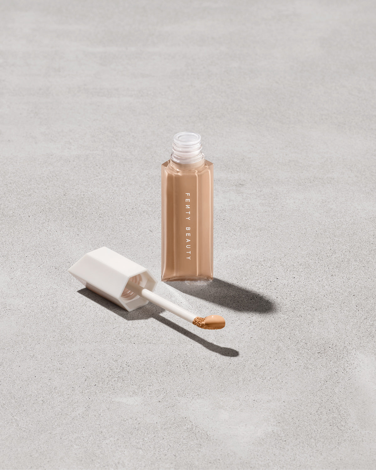 FB_SPR23_T2PRODUCT_ECOMM_WERE_EVEN_260N_sRGB72.jpg We're Even Hydrating Longwear Concealer - 260N - Image 1