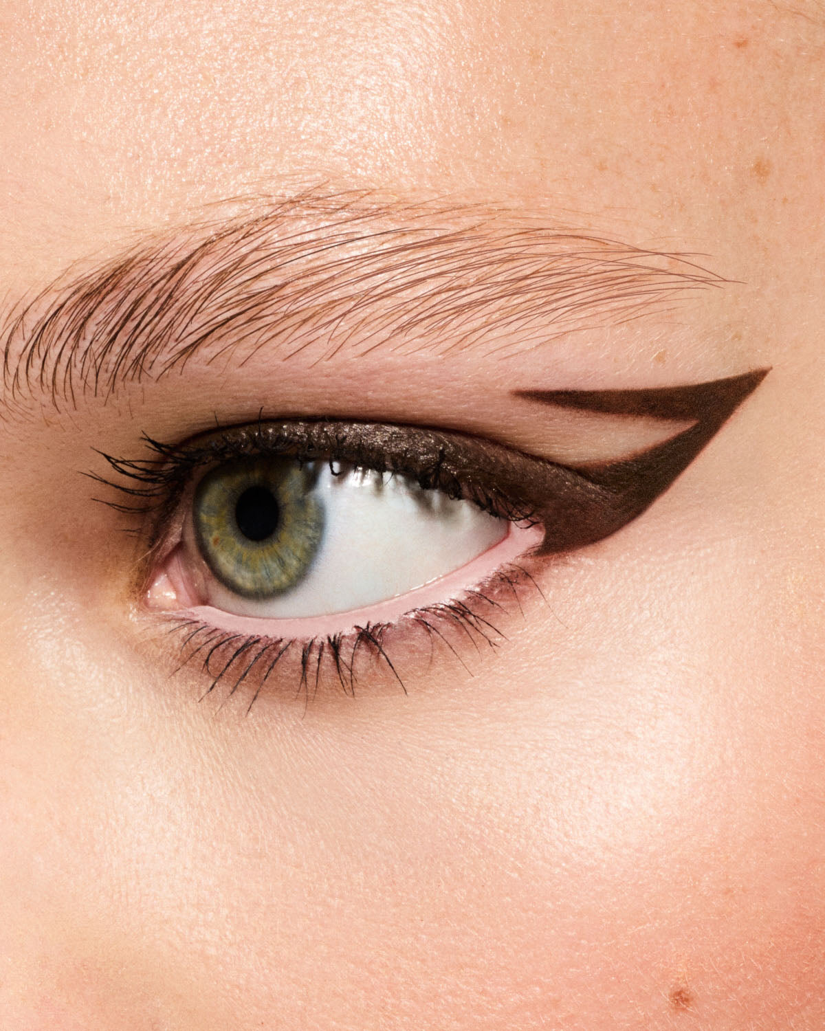Fine Linez Lash Line-Enhancing Eyeliner - In Big Truffle - Image 2