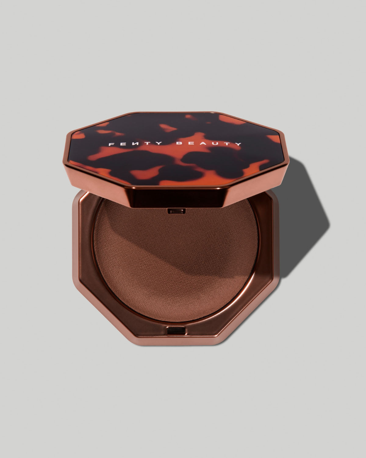 FB_SPR26_T2PRODUCT_ECOMM_SUNSTALKR_SOUFFLE_BRONZER_SWEETTRUFFLE_1200X1500_72DPI.jpg Sun Stalk-r Souffl- Pressed Mousse Cream Bronzer - Sweet Truffle - Image 1