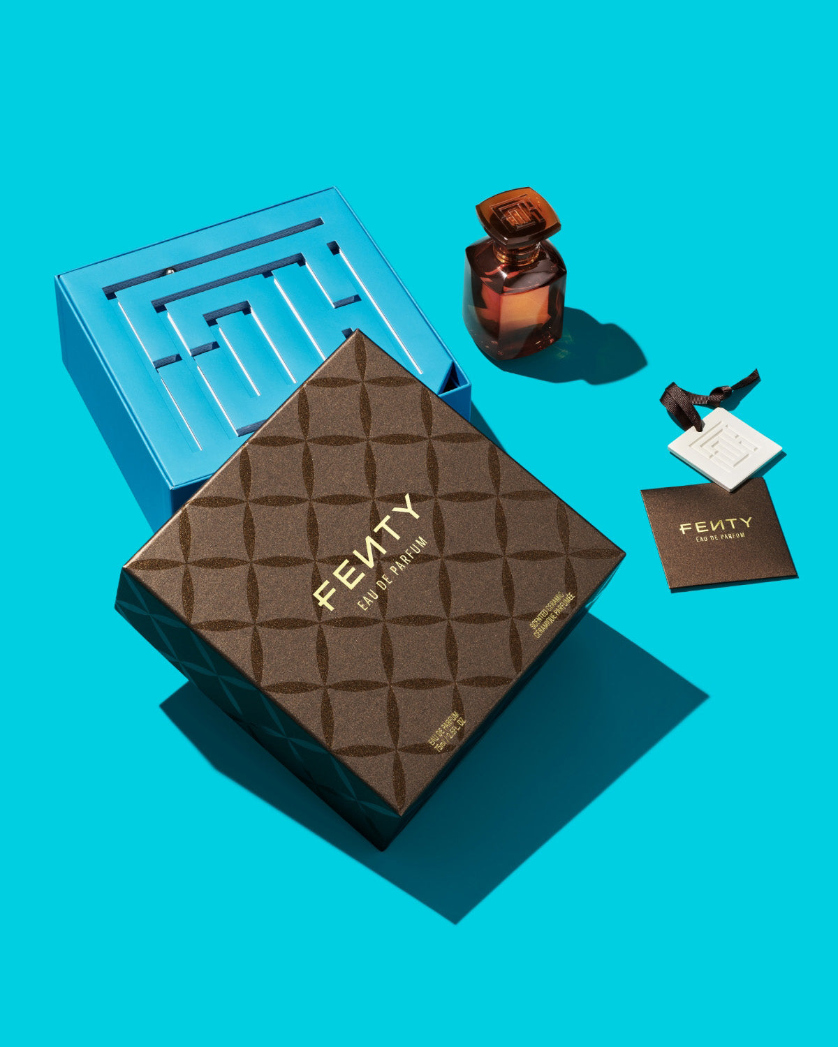 FF_HOL24_T2PRODUCT_EDITORIAL_EDP_75ML_SCENTED-CERAMIC_1200X1500_72DPI.jpg Fenty Eau de Parfum 75ML + Scented Ceramic Gift Set - Image 1